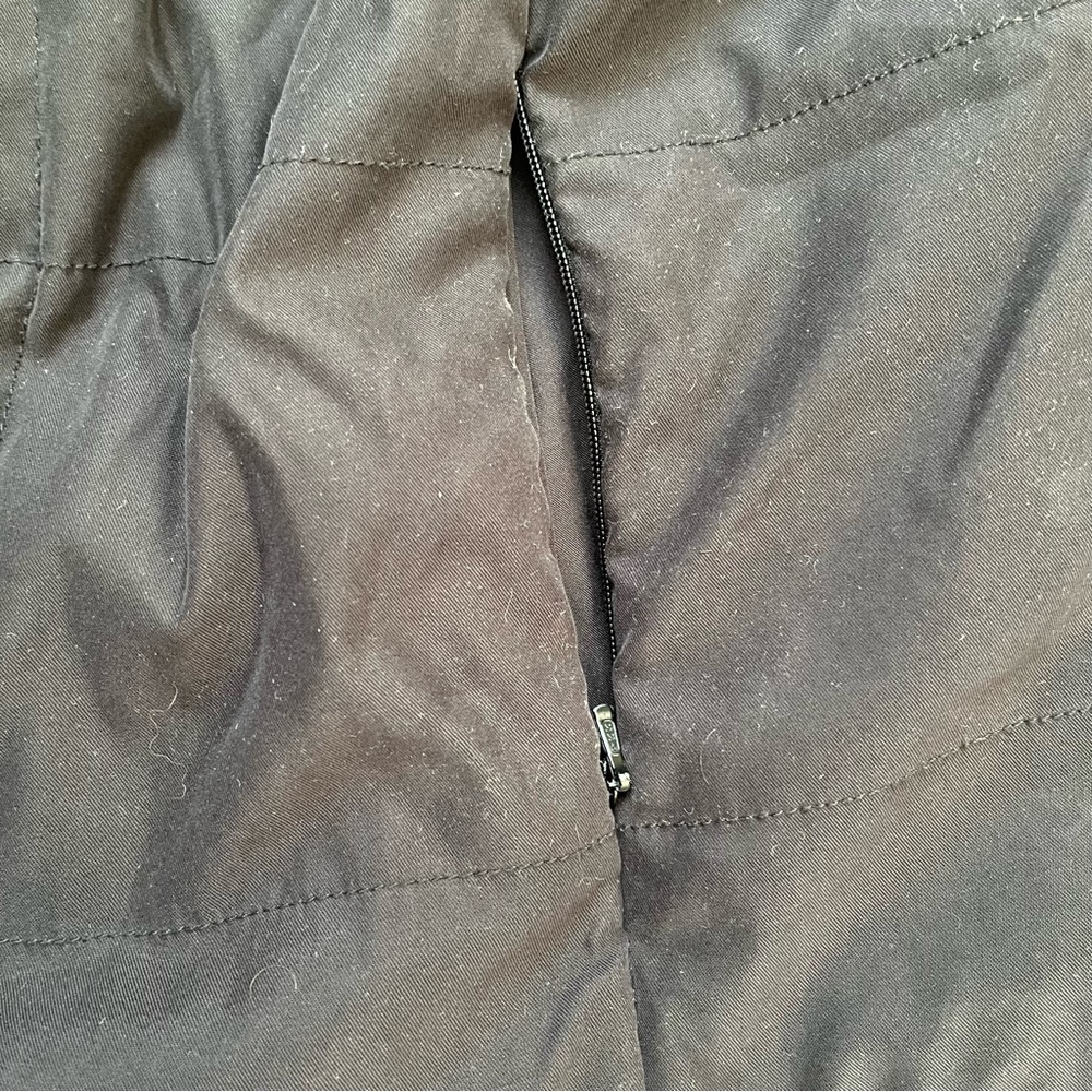 Black Kirkland signature zip up vest with pockets - Picture 4 of 4